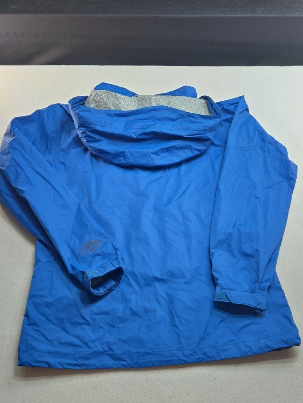 Columbia Woman's Blue Hooded Rain Jacket - Picture 8 of 9